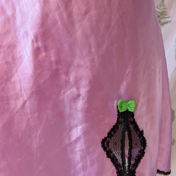 Betsy Johnson Rose Pink Slip Dress With Black Lace Trim and Green Bows - Picture 5 of 5